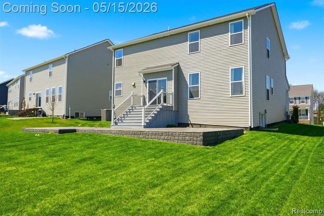 241 Quartz Way, White Lake, MI 48386