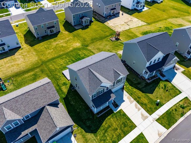 241 Quartz Way, White Lake, MI 48386