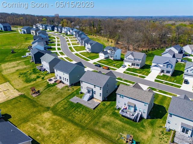 241 Quartz Way, White Lake, MI 48386
