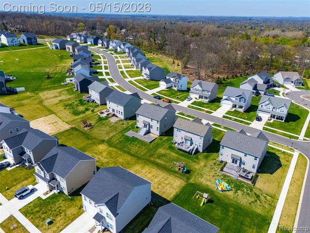 241 Quartz Way, White Lake, MI 48386