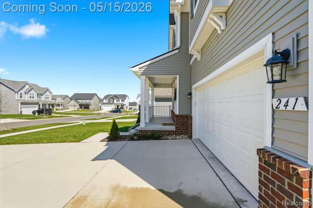 241 Quartz Way, White Lake, MI 48386