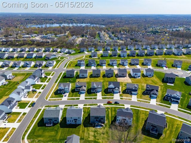 241 Quartz Way, White Lake, MI 48386