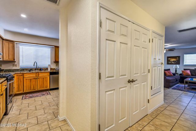 11 W Forrest Feezor Street, Corona De Tucson, AZ 85641