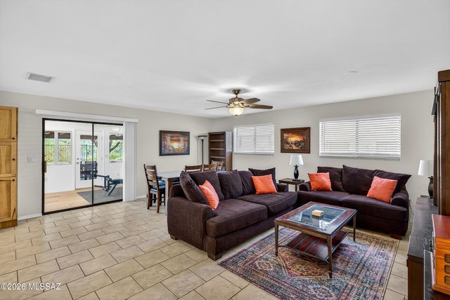 11 W Forrest Feezor Street, Corona De Tucson, AZ 85641