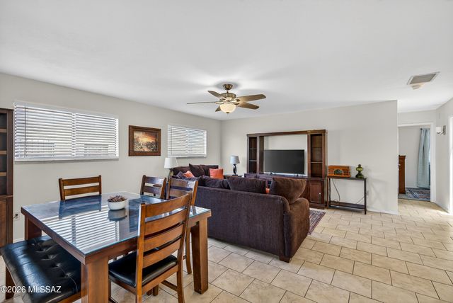 11 W Forrest Feezor Street, Corona De Tucson, AZ 85641