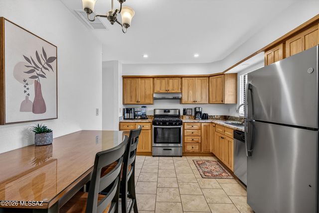 11 W Forrest Feezor Street, Corona De Tucson, AZ 85641
