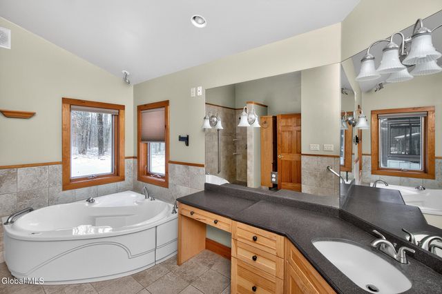 148 Appleton Road, Clifton Park, NY 12148