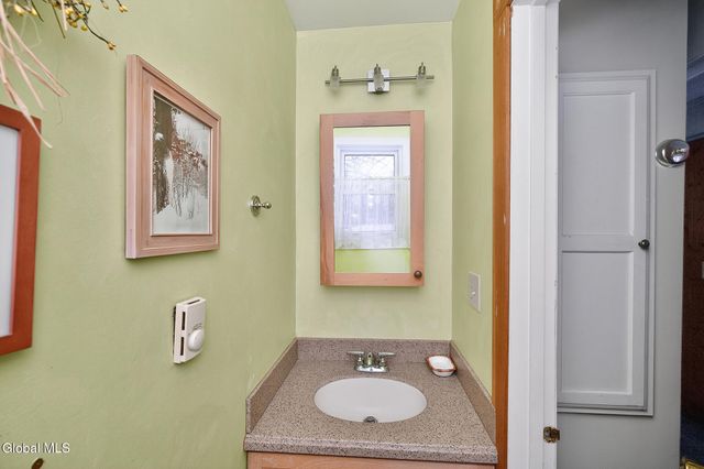 148 Appleton Road, Clifton Park, NY 12148