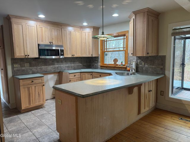 148 Appleton Road, Clifton Park, NY 12148