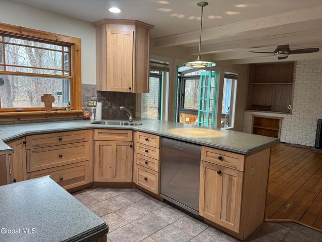 148 Appleton Road, Clifton Park, NY 12148