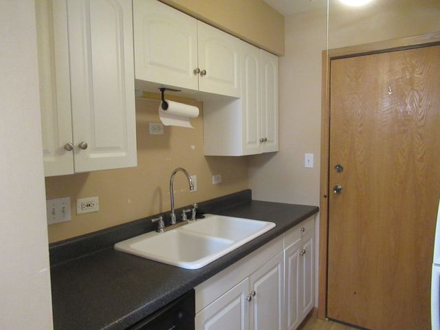15700 Terrace Drive 1, Oak Forest, IL 60452