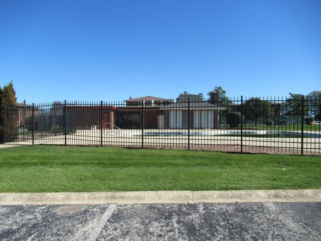 15700 Terrace Drive 1, Oak Forest, IL 60452
