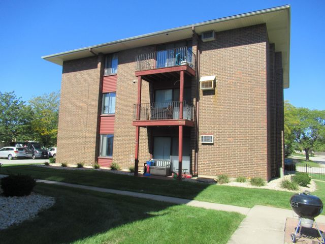 15700 Terrace Drive 1, Oak Forest, IL 60452