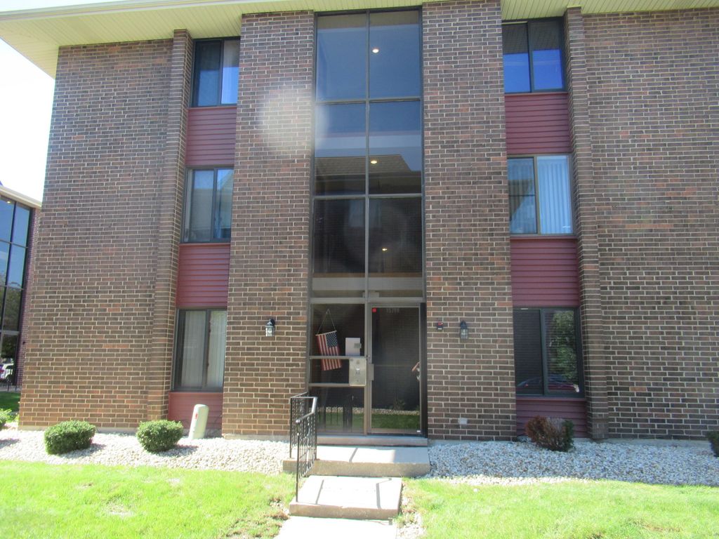15700 Terrace Drive 1, Oak Forest, IL 60452