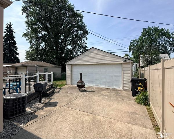 14601 Arlington Street, Allen Park, MI 48101