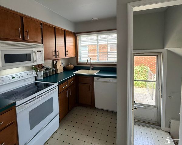 14601 Arlington Street, Allen Park, MI 48101