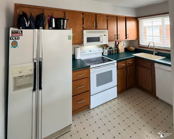 14601 Arlington Street, Allen Park, MI 48101