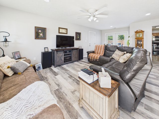 407 S Walnut Street, New Castle, IN 47362