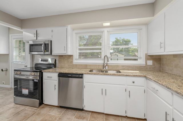 3220 S Downtain, Wichita, KS 67217
