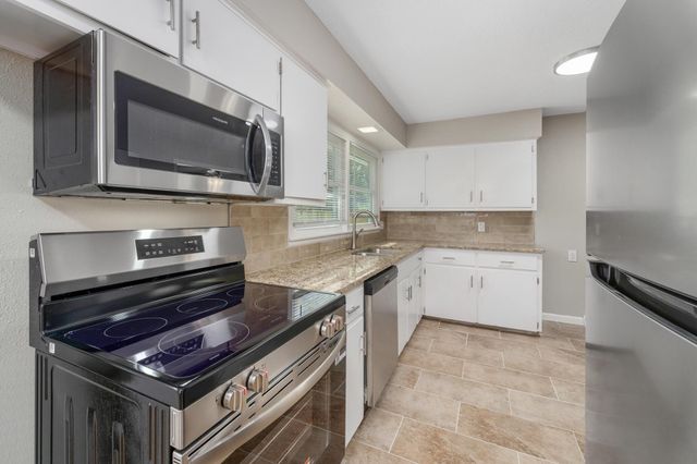 3220 S Downtain, Wichita, KS 67217