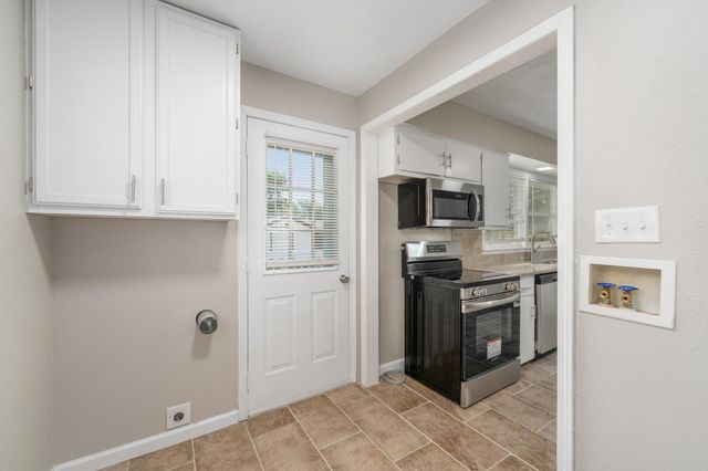 3220 S Downtain, Wichita, KS 67217