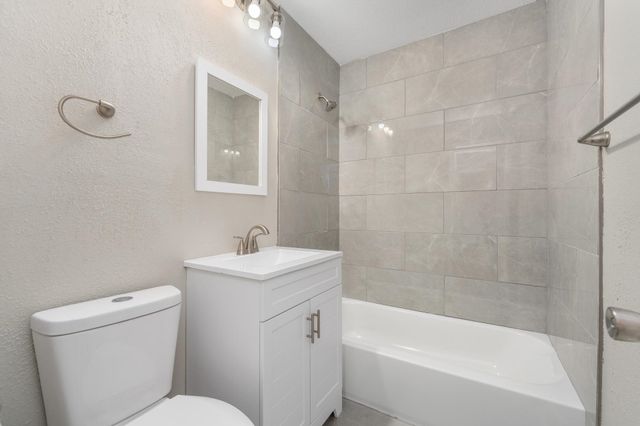 3220 S Downtain, Wichita, KS 67217