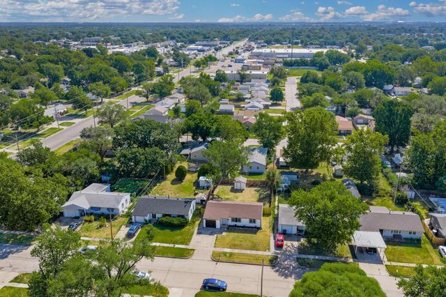 3220 S Downtain, Wichita, KS 67217