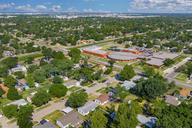 3220 S Downtain, Wichita, KS 67217