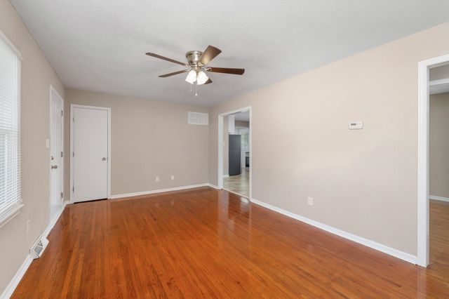 3220 S Downtain, Wichita, KS 67217