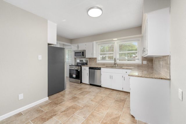 3220 S Downtain, Wichita, KS 67217