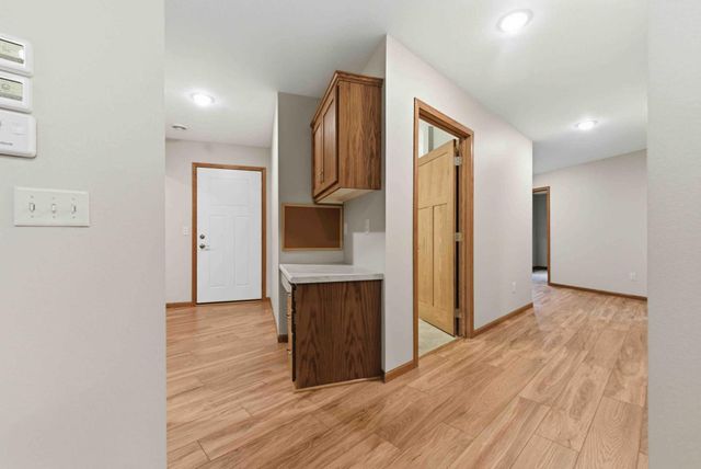 932 Oak Pond Court, Sartell, MN 56377