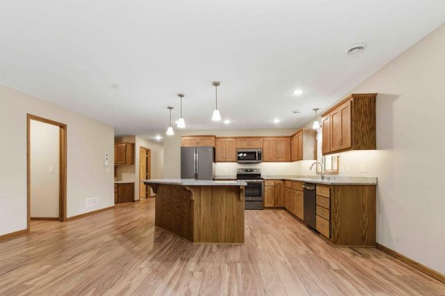 932 Oak Pond Court, Sartell, MN 56377