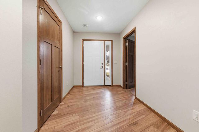 932 Oak Pond Court, Sartell, MN 56377