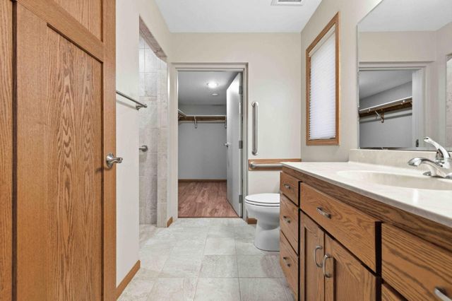 932 Oak Pond Court, Sartell, MN 56377