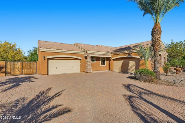 2218 E BROOKS FARM Road, Gilbert, AZ 85298