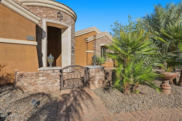 2218 E BROOKS FARM Road, Gilbert, AZ 85298
