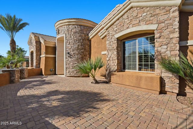 2218 E BROOKS FARM Road, Gilbert, AZ 85298