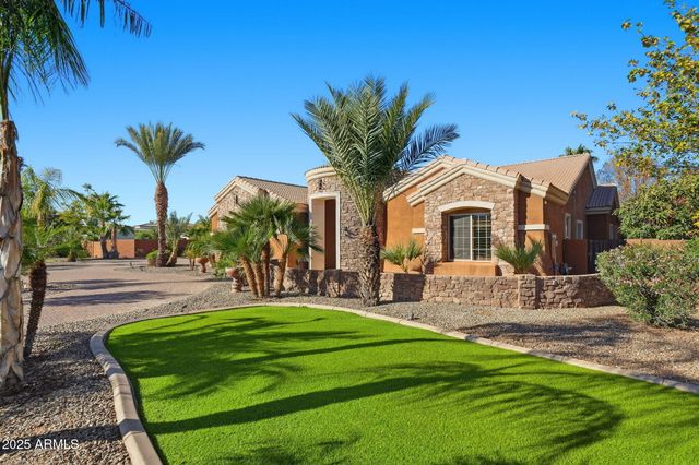 2218 E BROOKS FARM Road, Gilbert, AZ 85298