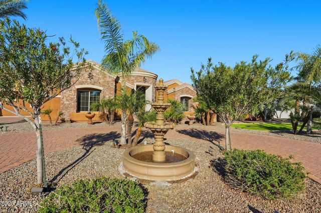 2218 E BROOKS FARM Road, Gilbert, AZ 85298