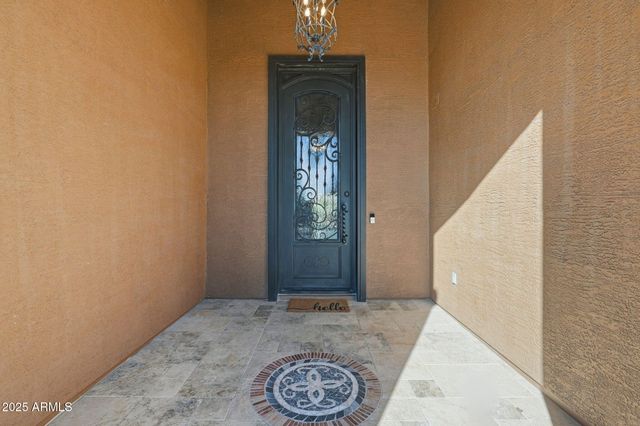 2218 E BROOKS FARM Road, Gilbert, AZ 85298