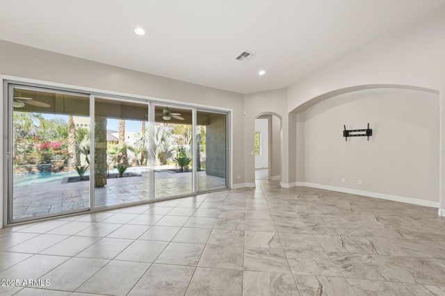 2218 E BROOKS FARM Road, Gilbert, AZ 85298