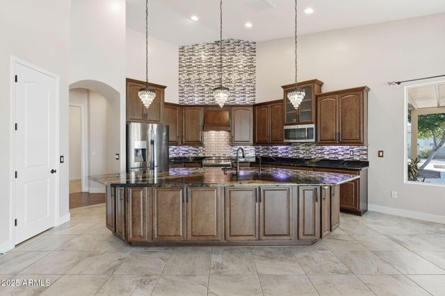 2218 E BROOKS FARM Road, Gilbert, AZ 85298