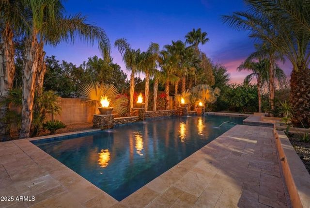 2218 E BROOKS FARM Road, Gilbert, AZ 85298