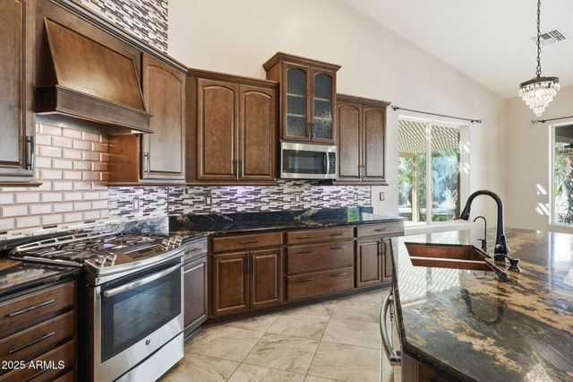 2218 E BROOKS FARM Road, Gilbert, AZ 85298