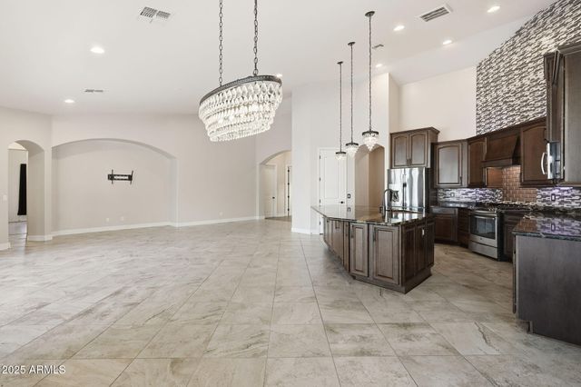 2218 E BROOKS FARM Road, Gilbert, AZ 85298