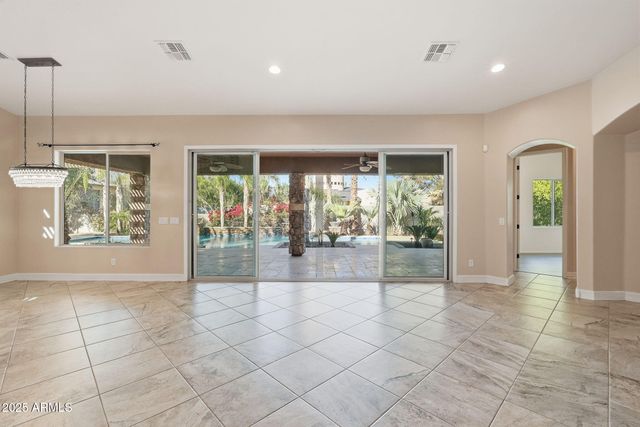 2218 E BROOKS FARM Road, Gilbert, AZ 85298