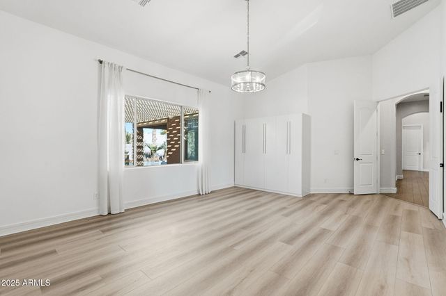 2218 E BROOKS FARM Road, Gilbert, AZ 85298