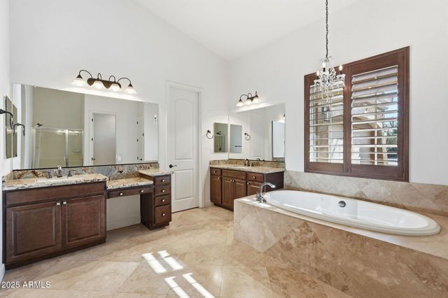 2218 E BROOKS FARM Road, Gilbert, AZ 85298