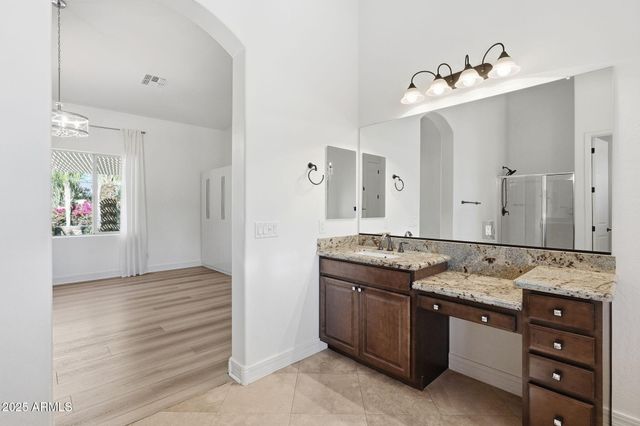 2218 E BROOKS FARM Road, Gilbert, AZ 85298