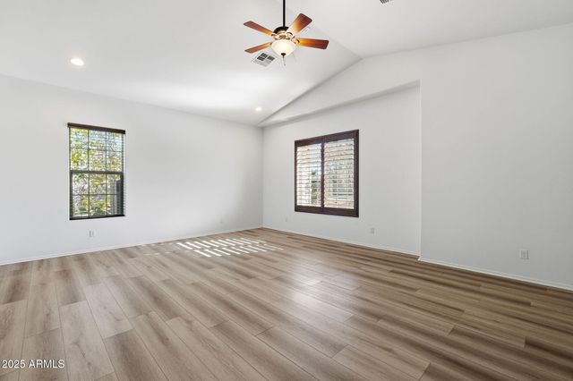 2218 E BROOKS FARM Road, Gilbert, AZ 85298